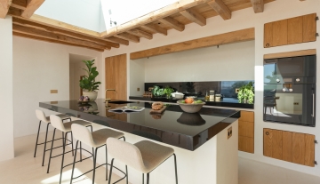 Resa Estates finca blakstad te koop vastgoed Ibiza kitchen.jpg